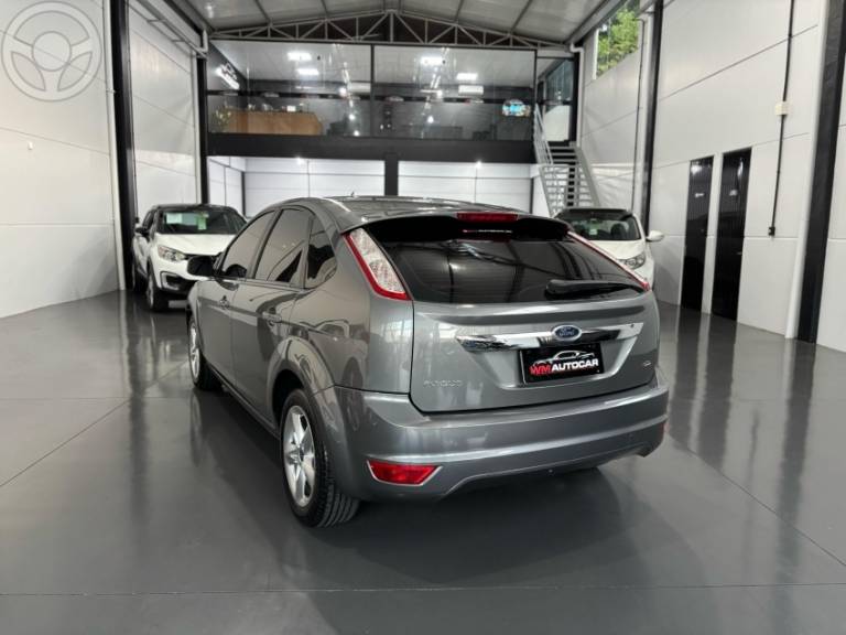 FORD - FOCUS 1.6 GLX 8V FLEX 4P MANUAL - 2012/2012 - CINZA - R$ 47.900,00