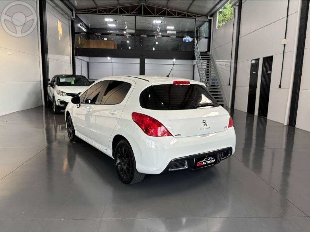 PEUGEOT - 308 1.6 ACTIVE 16V FLEX 4P MANUAL - 2013/2014 - BRANCA - R$ 43.900,00