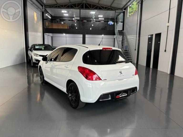 PEUGEOT - 308 1.6 ACTIVE 16V FLEX 4P MANUAL - 2013/2014 - BRANCA - R$ 43.900,00
