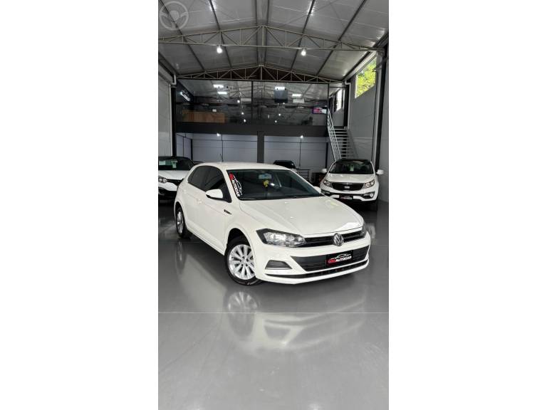 VOLKSWAGEN - POLO 1.0MPI TOTAL FLEX MANUAL - 2018/2018 - BRANCA - R$ 64.900,00