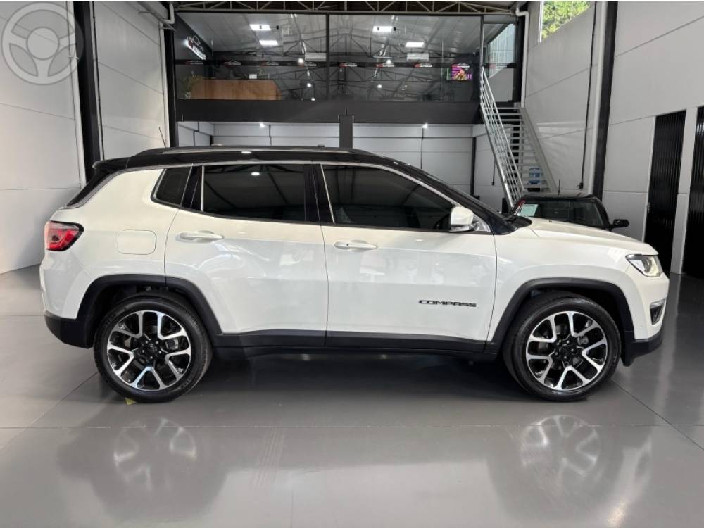 JEEP - COMPASS 2.0 16V FLEX LIMITED AUTOMÁTICO - 2017/2018 - BRANCA - R$ 106.900,00