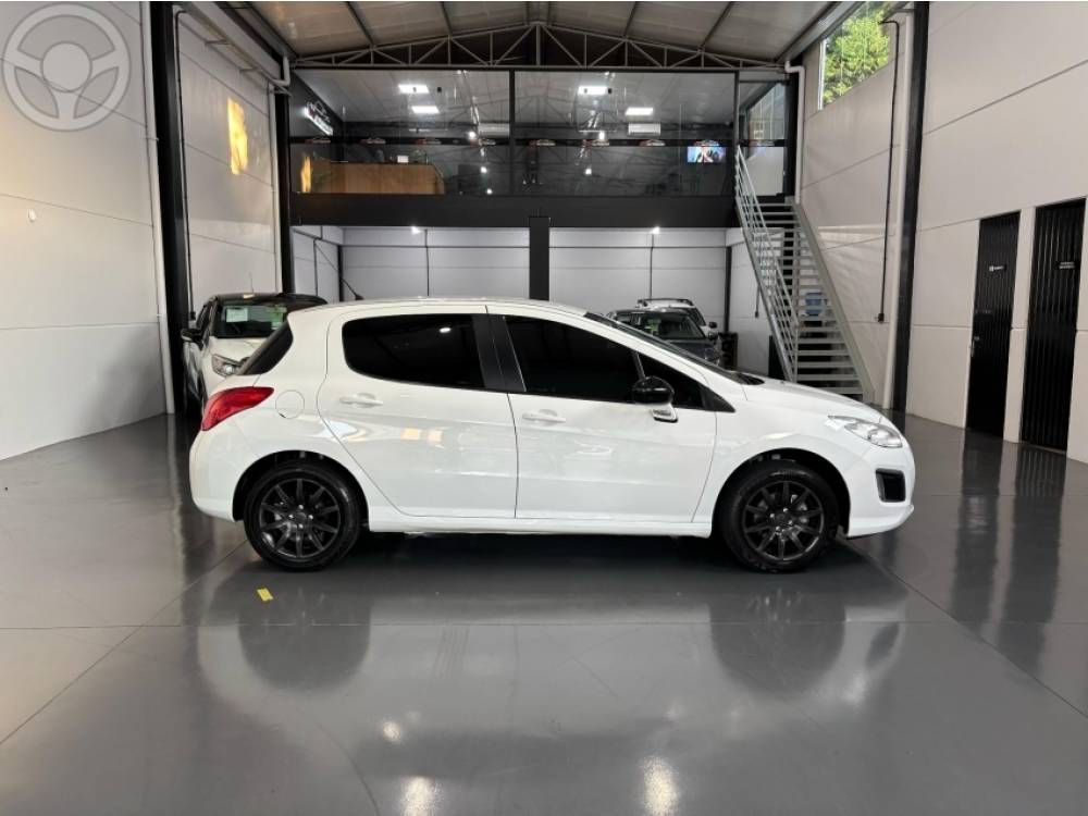 PEUGEOT - 308 1.6 ACTIVE 16V FLEX 4P MANUAL - 2013/2014 - BRANCA - R$ 43.900,00