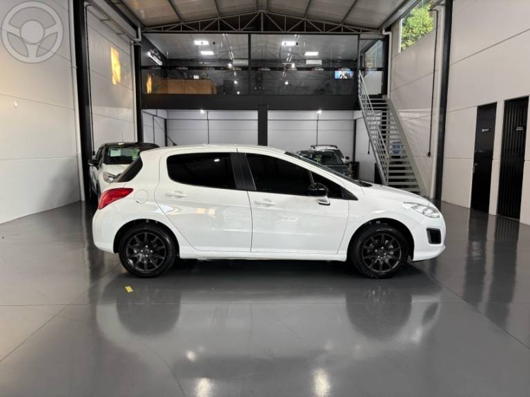 PEUGEOT - 308 1.6 ACTIVE 16V FLEX 4P MANUAL - 2013/2014 - BRANCA - R$ 43.900,00