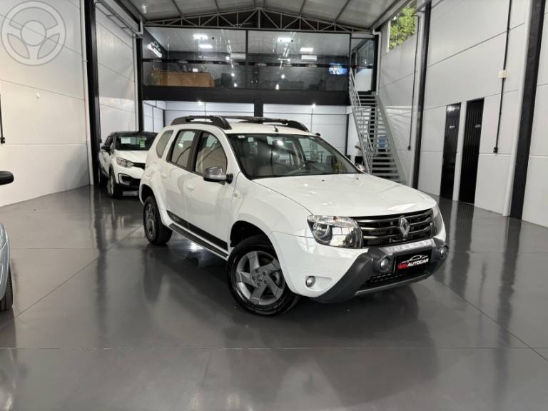 RENAULT - DUSTER 2.0 TECH ROAD II 4X2 16V FLEX 4P AUTOMÁTICO - 2014/2014 - BRANCA - R$ 55.900,00