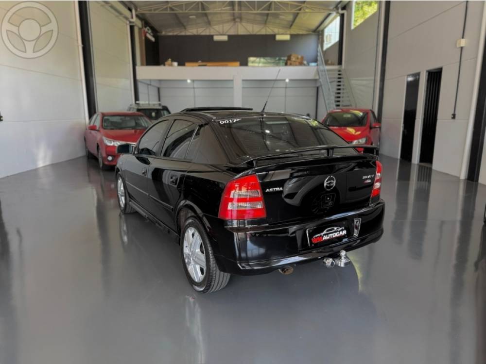 CHEVROLET - ASTRA 2.0 SFI GSI 16V 4P MANUAL - 2005/2005 - PRETA - R$ 49.900,00