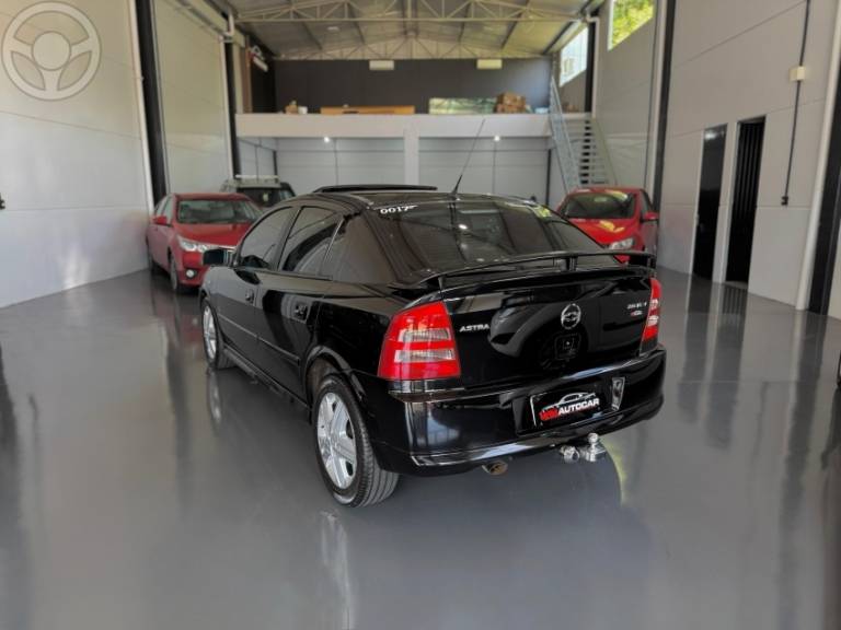 CHEVROLET - ASTRA 2.0 SFI GSI 16V 4P MANUAL - 2005/2005 - PRETA - R$ 49.900,00