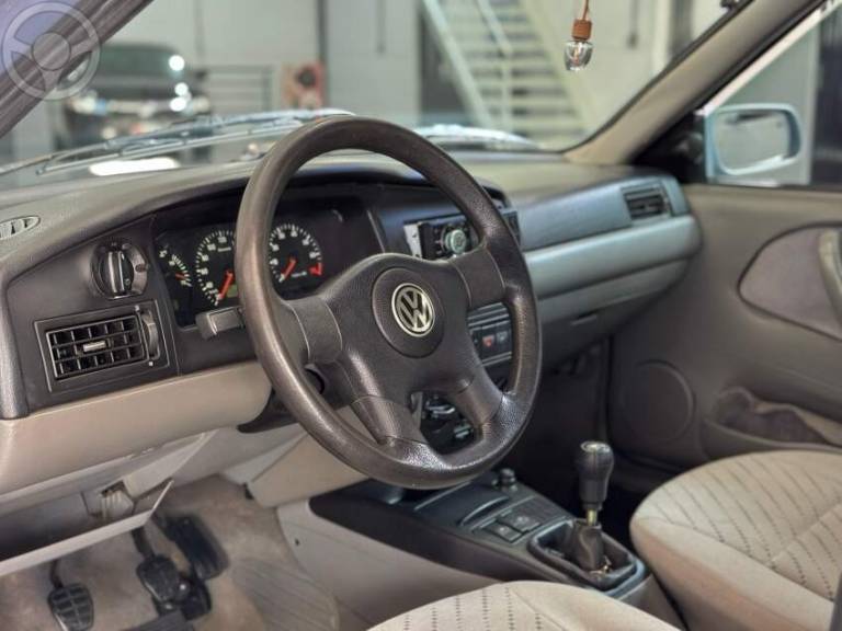 VOLKSWAGEN - SANTANA 2.0 MI COMFORTLINE 8V 4P MANUAL - 2001/2002 - AZUL - R$ 28.900,00