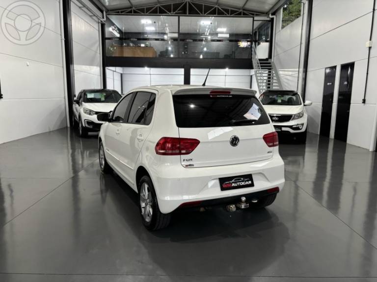 VOLKSWAGEN - FOX 1.6 MSI COMFORTLINE 8V FLEX 4P MANUAL - 2017/2017 - BRANCA - R$ 59.900,00
