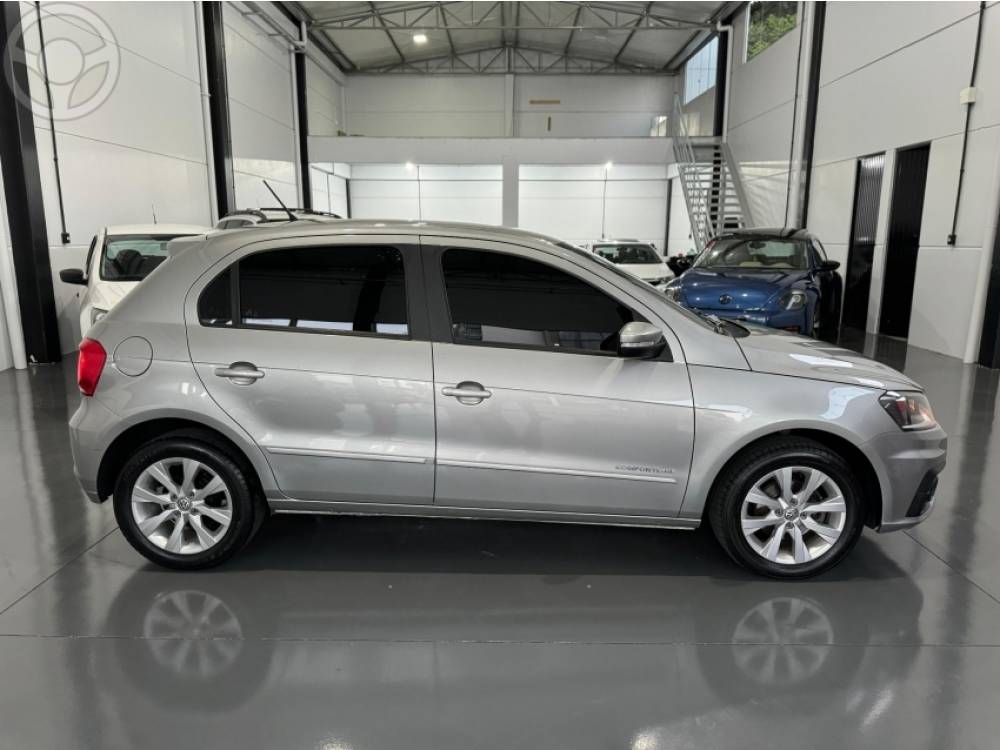 VOLKSWAGEN - GOL 1.6 MSI TOTALFLEX COMFORTLINE 4P MANUAL - 2017/2017 - CINZA - R$ 55.900,00