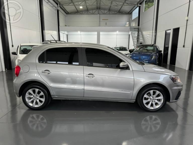 VOLKSWAGEN - GOL 1.6 MSI TOTALFLEX COMFORTLINE 4P MANUAL - 2017/2017 - CINZA - R$ 55.900,00