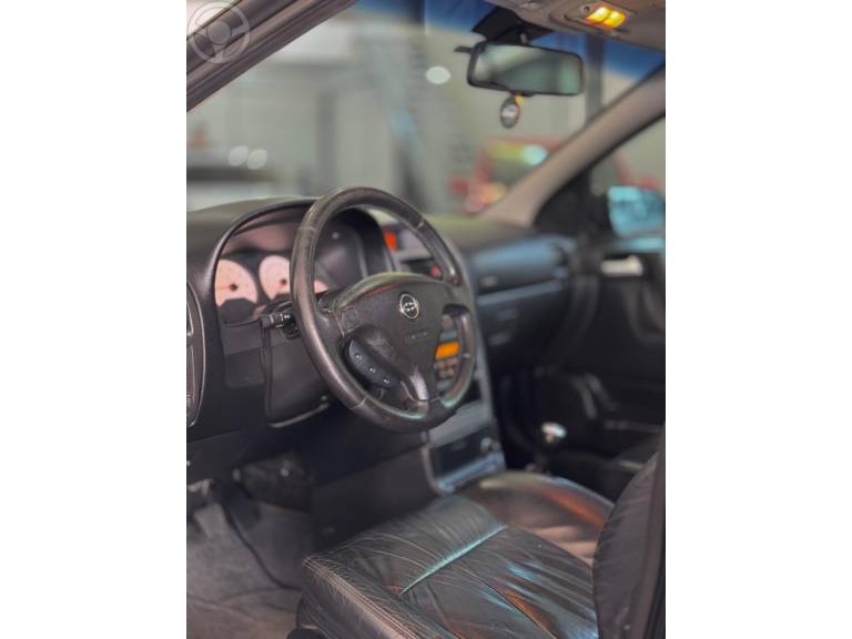 CHEVROLET - ASTRA 2.0 SFI GSI 16V 4P MANUAL - 2005/2005 - PRETA - R$ 49.900,00