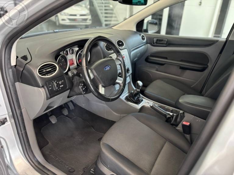 FORD - FOCUS 2.0 GLX 16V FLEX 4P MANUAL - 2012/2013 - PRATA - R$ 49.900,00