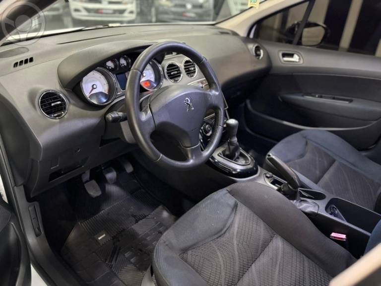 PEUGEOT - 308 1.6 ACTIVE 16V FLEX 4P MANUAL - 2013/2014 - BRANCA - R$ 43.900,00