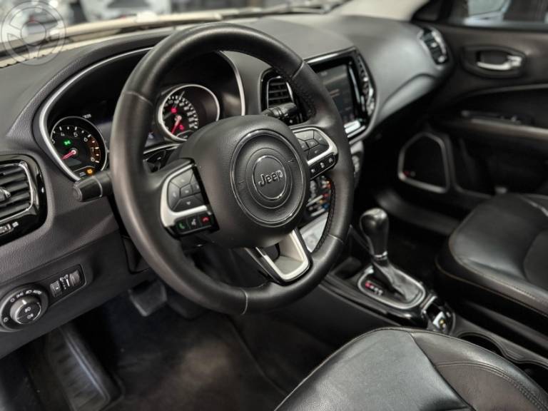 JEEP - COMPASS 2.0 16V FLEX LIMITED AUTOMÁTICO - 2017/2018 - BRANCA - R$ 106.900,00