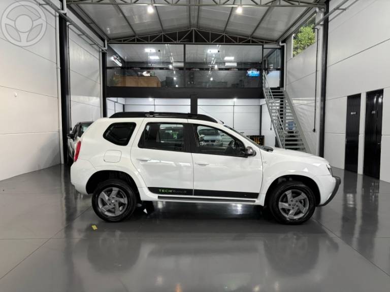RENAULT - DUSTER 2.0 TECH ROAD II 4X2 16V FLEX 4P AUTOMÁTICO - 2014/2014 - BRANCA - R$ 55.900,00
