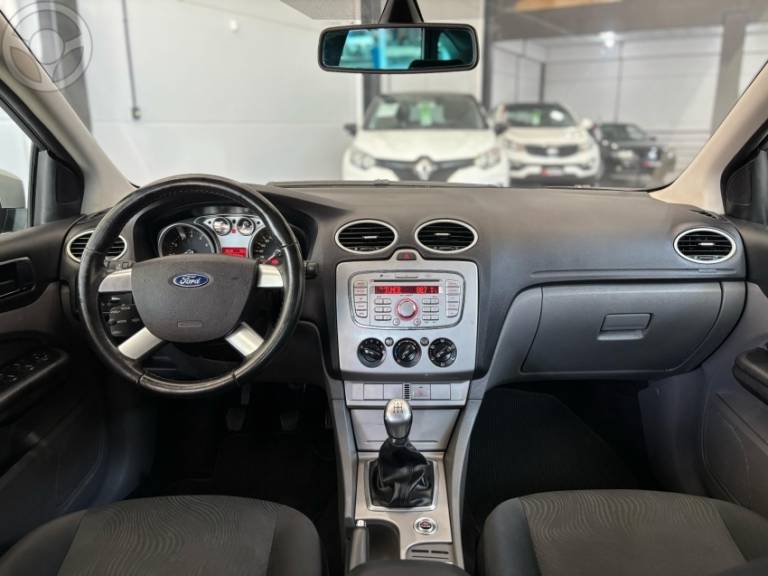 FORD - FOCUS 2.0 GLX 16V FLEX 4P MANUAL - 2012/2013 - PRATA - R$ 49.900,00