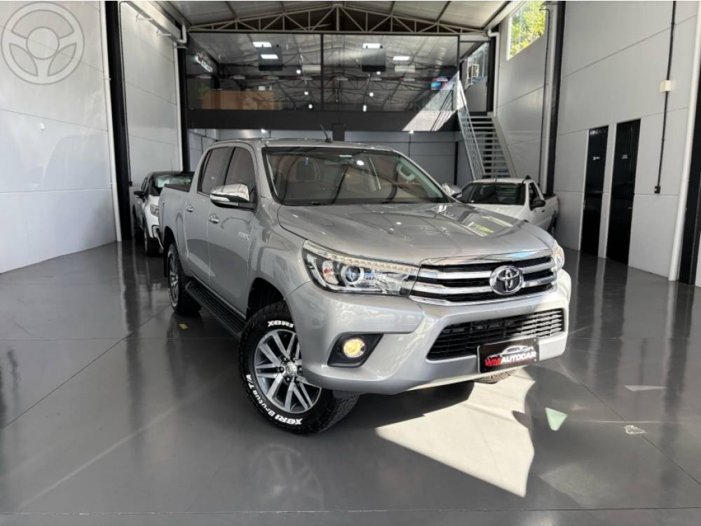 TOYOTA - HILUX 2.8 SRX 4X4 CD 16V DIESEL 4P AUTOMÁTICO - 2017/2017 - CINZA - R$ 189.900,00
