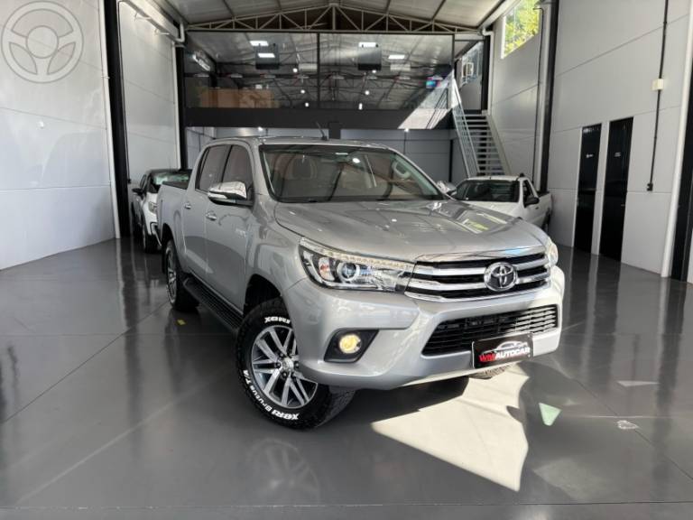 TOYOTA - HILUX 2.8 SRX 4X4 CD 16V DIESEL 4P AUTOMÁTICO - 2017/2017 - CINZA - R$ 189.900,00