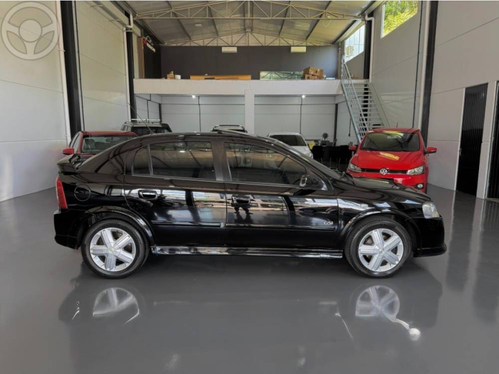 CHEVROLET - ASTRA 2.0 SFI GSI 16V 4P MANUAL - 2005/2005 - PRETA - R$ 49.900,00