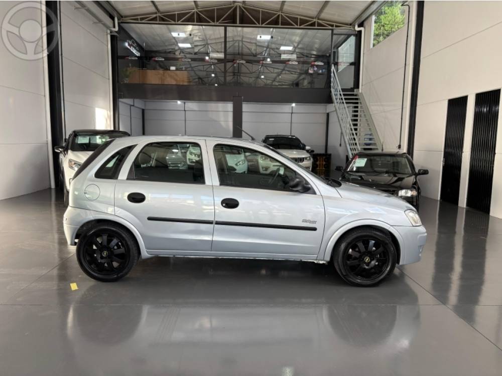 CHEVROLET - CORSA 1.4 MPFI MAXX 8V FLEX 4P MANUAL - 2008/2009 - PRATA - R$ 30.900,00