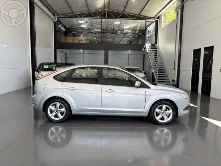 FORD - FOCUS 2.0 GLX 16V FLEX 4P MANUAL - 2012/2013 - PRATA - R$ 49.900,00