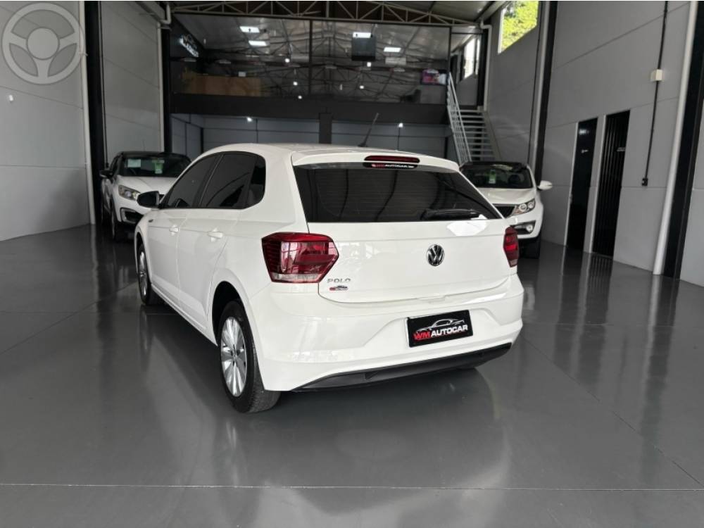 VOLKSWAGEN - POLO 1.0MPI TOTAL FLEX MANUAL - 2018/2018 - BRANCA - R$ 64.900,00