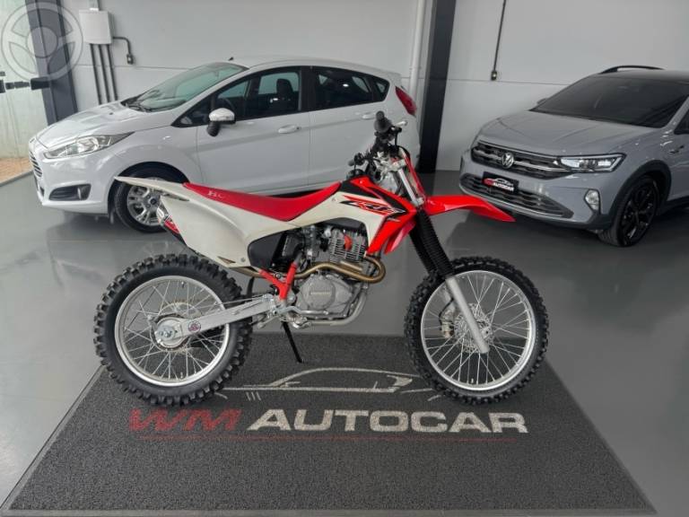 HONDA - CRF 250F - 2018/2018 - VERMELHA - R$ 19.900,00