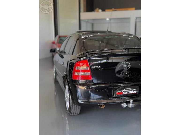 CHEVROLET - ASTRA 2.0 SFI GSI 16V 4P MANUAL - 2005/2005 - PRETA - R$ 49.900,00