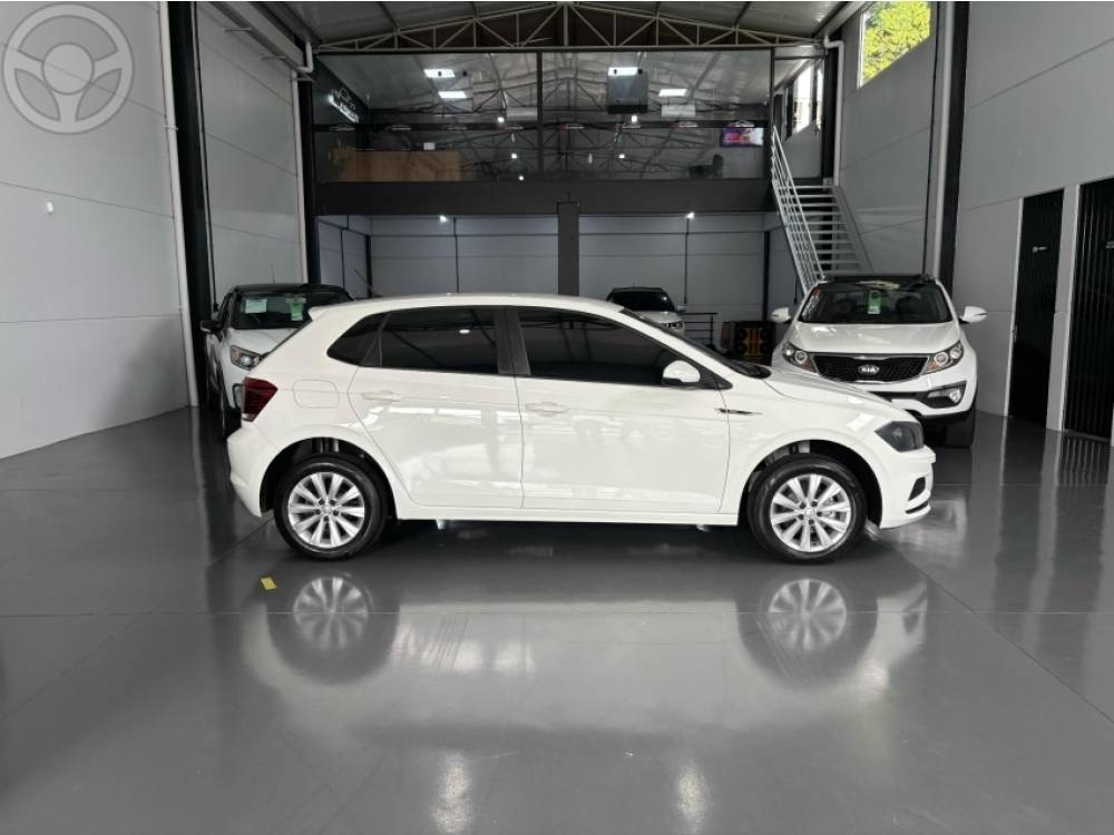 VOLKSWAGEN - POLO 1.0MPI TOTAL FLEX MANUAL - 2018/2018 - BRANCA - R$ 64.900,00