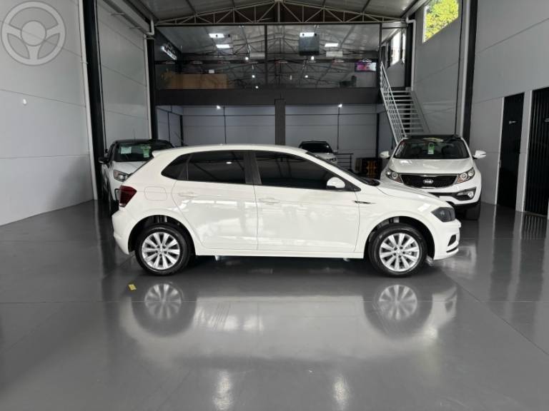 VOLKSWAGEN - POLO 1.0MPI TOTAL FLEX MANUAL - 2018/2018 - BRANCA - R$ 64.900,00