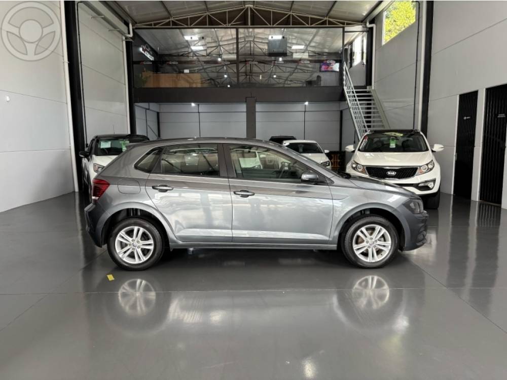 VOLKSWAGEN - POLO 1.0MPI TOTAL FLEX MANUAL - 2019/2019 - CINZA - R$ 67.900,00
