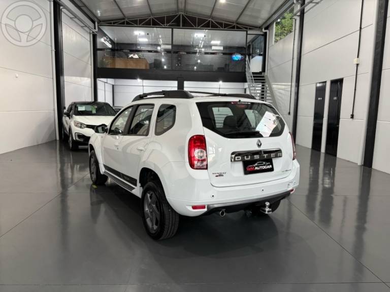RENAULT - DUSTER 2.0 TECH ROAD II 4X2 16V FLEX 4P AUTOMÁTICO - 2014/2014 - BRANCA - R$ 55.900,00