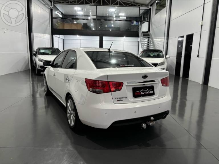 KIA MOTORS - CERATO 1.6 SX3 16V 4P AUTOMÁTICO - 2012/2012 - BRANCA - R$ 57.900,00