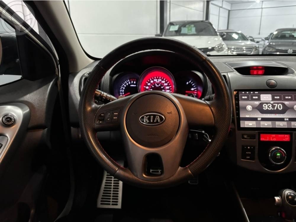 KIA MOTORS - CERATO 1.6 SX3 16V 4P AUTOMÁTICO - 2012/2012 - BRANCA - R$ 57.900,00