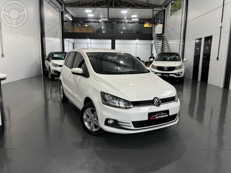 VOLKSWAGEN - FOX 1.6 MSI COMFORTLINE 8V FLEX 4P MANUAL - 2017/2017 - BRANCA - R$ 59.900,00